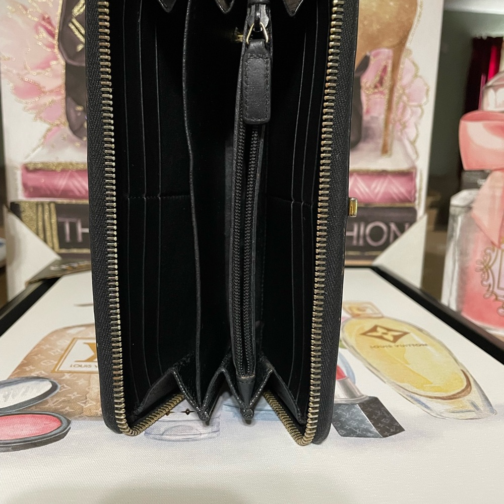 Saint Laurent Y Line Zip Around Wallet in black leather and gold hardware - Picture 3 of 7